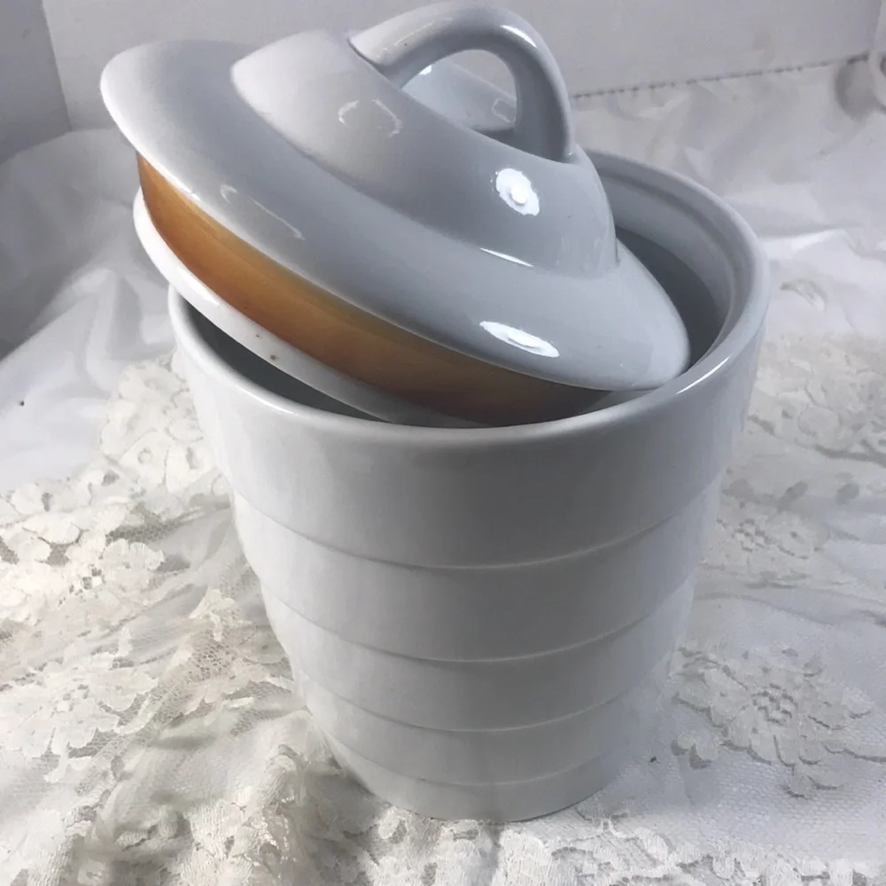 Frank Lloyd Wright 2003 White Ceramic Guggenheim Ribbed Lidded Jar Canister